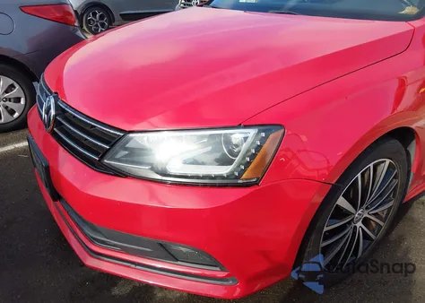 2016 Volkswagen Jetta 1.8T Sport z USA, uszkodzony, nr VIN 3VWD17AJ4GM236346